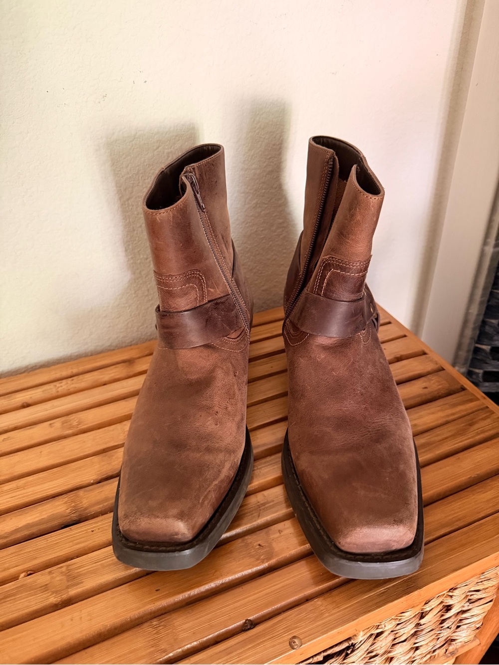 Square toe moto boots